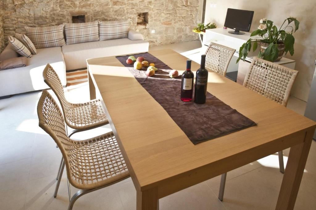 Holiday Apartment In Funtana With Balcony, Air Conditioning, Wifi, Washing Machine 4982-1 Екстер'єр фото